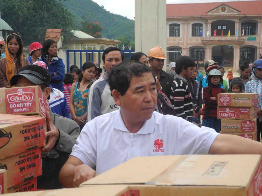 CPG2 thăm và tặng 200 suất quà cho người dân CơTu xã Ba và xã ATing, huyện Đông Giang, tỉnh Quảng Nam