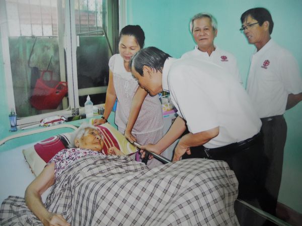 Caritas Nhượng Nghĩa hoàn tất hồ sơ xe lăn cho 4 trường hợp bại liệt, khuyết tật vận động trong giáo xứ.